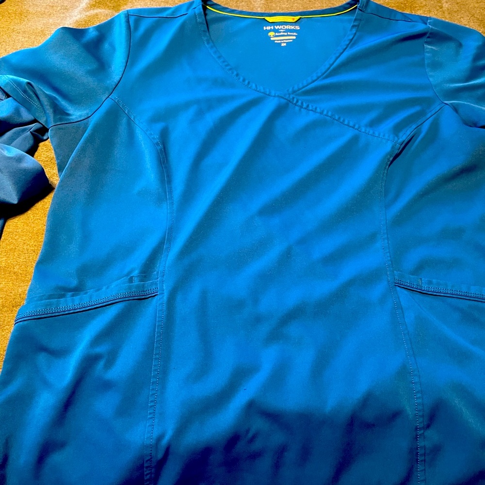 Healing hands HH works royal blue scrub top 2x excellent condition